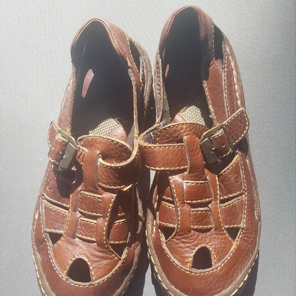 BORN Leather fisherman sandals.